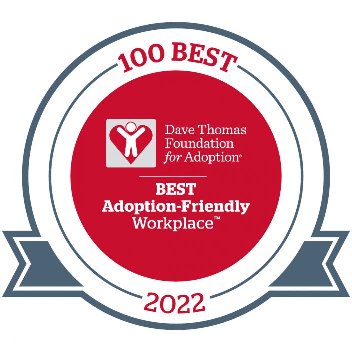 2022年 ホテル＆トラベル業界で Adoption-Friendly Workplace (養子縁組の補助・育児休暇を サポートする職場）のベスト２ に選ばれました
